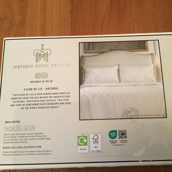 Historic Royal Palaces ‘Hampton Court’ Pillow Cases - Picture 5 of 5